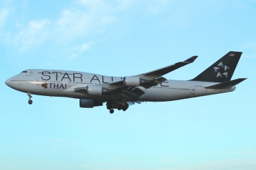 HS-TGW · Boeing 747-4D7 · (SYD / YSSY)