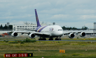 HS-TUE (125) 2013 Airbus A380-841