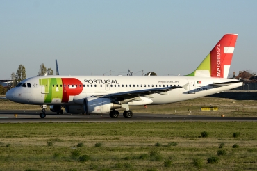 CS-TTR (1756) 2002 Airbus A319-112