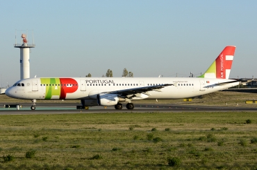 CS-TJF (1399) 2000 Airbus A321-211