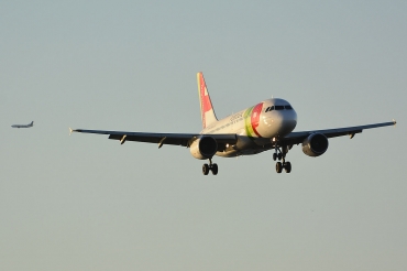CS-TTQ (629) 1996 Airbus A319-112