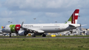 CS-TTJ (979) 1999 Airbus A319-111