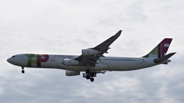 CS-TOC (079) 1995 Airbus A340-312