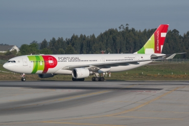 CS-TOO (914) 2008 Airbus A330-202