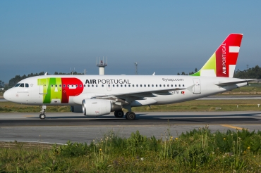 CS-TTE (821) 1998 Airbus A319-111