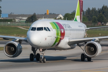 CS-TTR (1756) 2002 Airbus A319-112