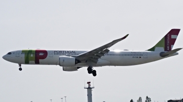 CS-TUD (1892) 2018 Airbus A330-941