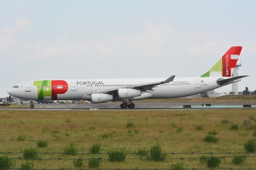 CS-TOC (079) 1995 Airbus A340-312