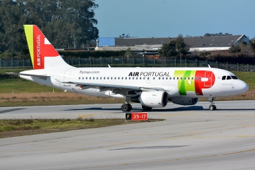 CS-TTE (821) 1998 Airbus A319-111