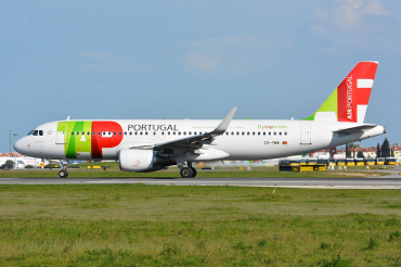 CS-TMW (1667) 2001 Airbus A320-214(WL)