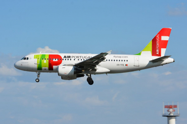 CS-TTE (821) 1998 Airbus A319-111