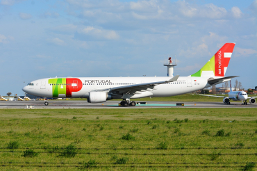 CS-TOR (486) 2002 Airbus A330-203