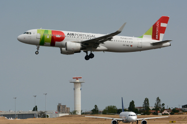 CS-TNQ (3769) 2009 Airbus A320-214(WL)