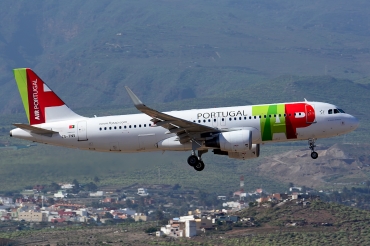 CS-TNS (4021) 2009 Airbus A320-214(WL)