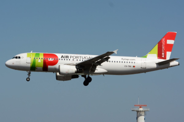CS-TNX (2822) 2006 Airbus A320-214