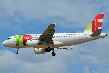 CS-TTI (933) 1998 Airbus A319-111