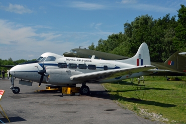 VP967 · De Havilland DH-104 Devon C2/2 · (EGYK)
