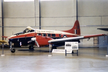 VP975 · De Havilland DH-104 Devon C2 · (EGDT)