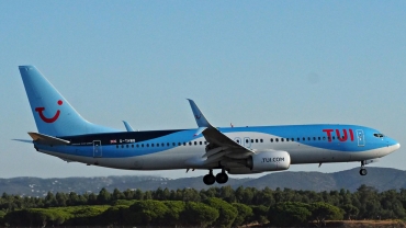 G-TAWB (37242) 2012 Boeing 737-8K5 WL