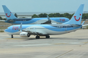 G-TAWB (37242) 2012 Boeing 737-8K5 WL