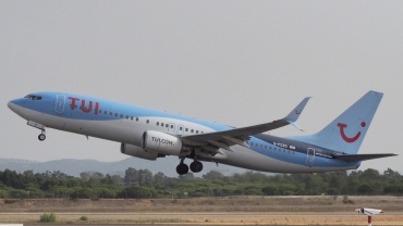 G-FDZD (35132) 2007 Boeing 737-8K5 WL