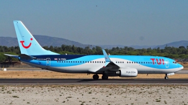 G-FDZU (37253) 2011 Boeing 737-8K5(WL)