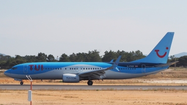 G-FDZX (37258) 2011 Boeing 737-8K5 WL