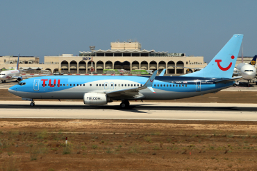 G-TAWI (37267) 2012 Boeing 737-8K5(WL)