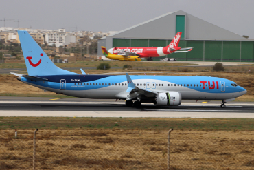 G-TUML (44616) 2021 Boeing 737-8 MAX