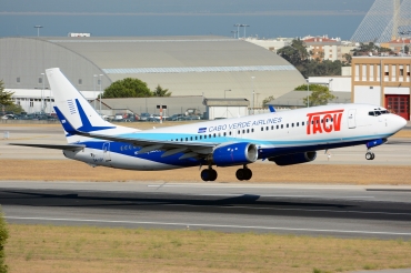 D4-CBY (30675) 2001 Boeing 737-83N(WL)