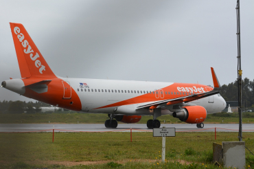 OE-IVS (7235) 2016 Airbus A320-214
