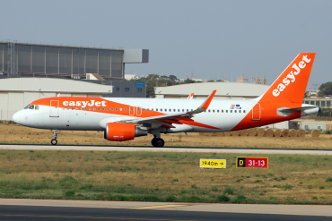 OE-ICW (5739) 2013 Airbus A320-214(WL)