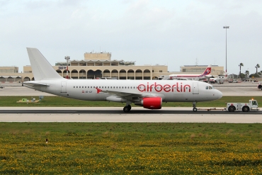 OE-IZT (3995) 2009 Airbus A320-214