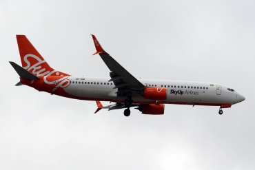 UR-SQB (40153) 2013 Boeing 737-8H6(WL)