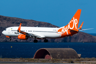 UR-SQB (40153) 2013 Boeing 737-8H6(WL)