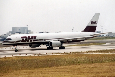 OO-DPI (24102) 1988 Boeing 757-236(SF)