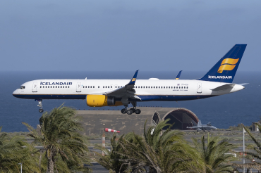 TF-FIV (30424) 2001 Boeing 757-208(WL)