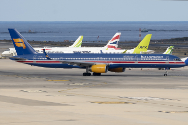 TF-ISX (30179) 2000 Boeing 757-3E7(WL)
