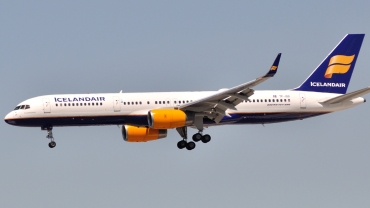 TF-ISD · Boeing 757-223(WL) · (YYZ / CYYZ)