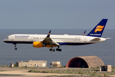 TF-FIP (30423) 2000 Boeing 757-208(WL)