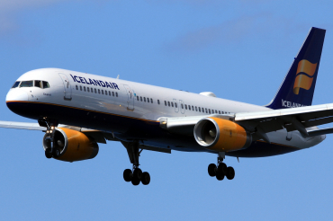 TF-FIP (30423) 2000 Boeing 757-208(WL)