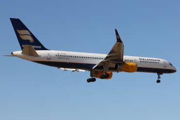 TF-FIZ (30052) 2000 Boeing 757-256(WL)