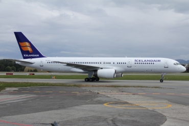 TF-LLX (29311) 2000 Boeing 757-256