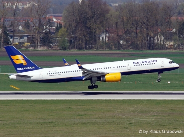 TF-ISF (24595) 1990 Boeing 757-223 WL