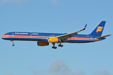 TF-ISX (30179) 2000 Boeing 757-3E7(WL)