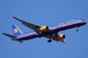 TF-ISX (30179) 2000 Boeing 757-3E7(WL)