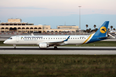 UR-EMF (19000069) Embraer 190-200LR