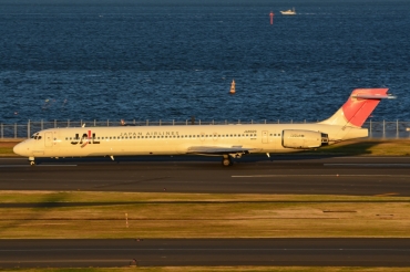JA8029 (53361) McDonnell Douglas MD-90-30