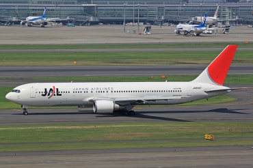 JA8987 (28553) 1998 Boeing 767-346