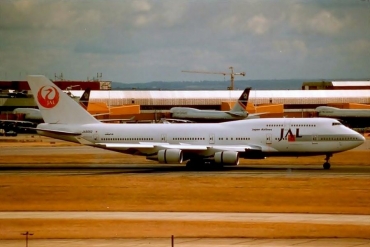 JA8082 · Boeing 747-446 · (LHR / EGLL)